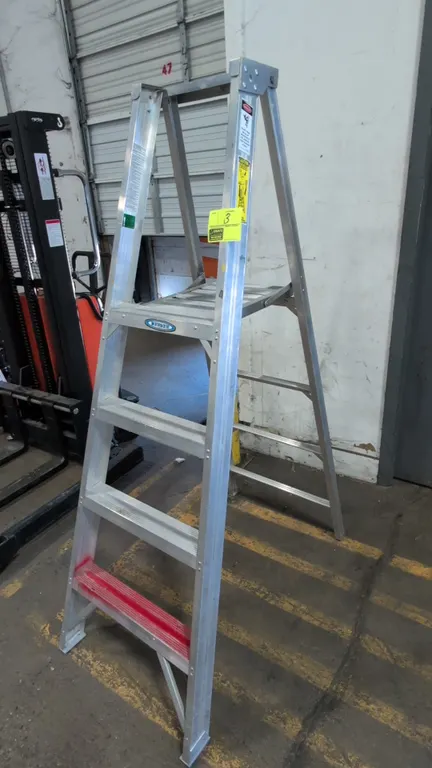 4' Werner aluminum stock ladder