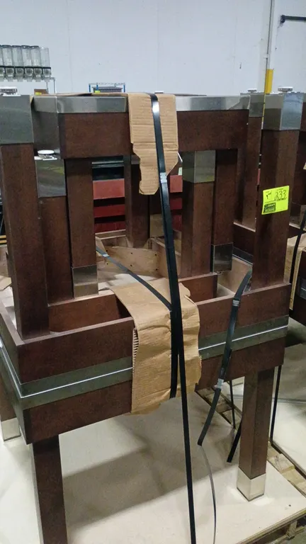 (2)36"x36"x30"(2)24"x24"x23" Nesting tables