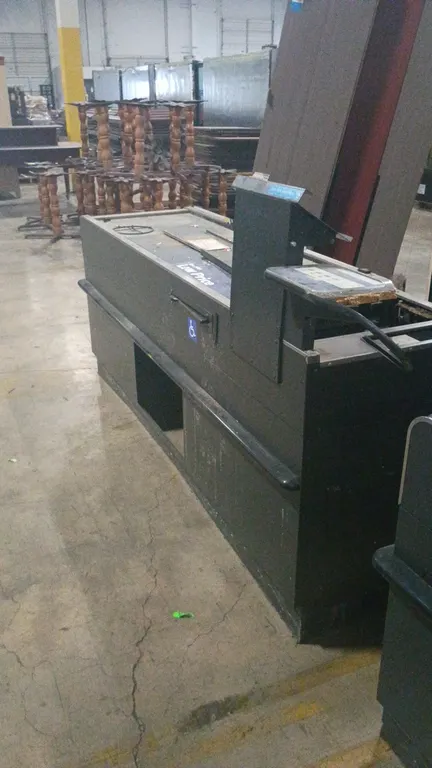 92"x25"x38"ROYATON Single check lane with check station and bag station