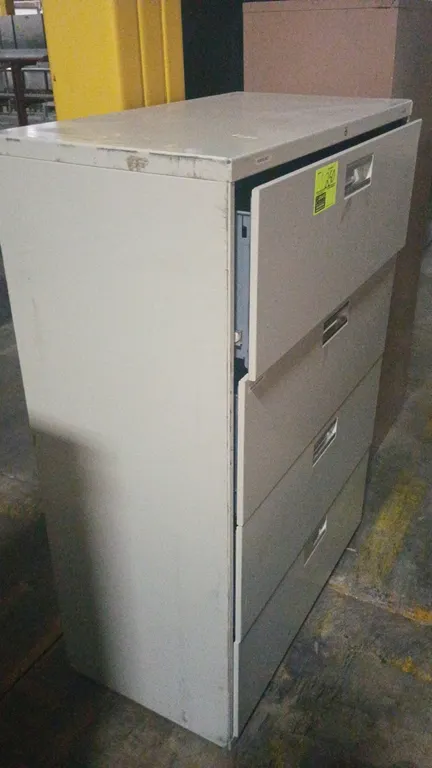 36"x19"x53" 4 Drawer filing cabinet