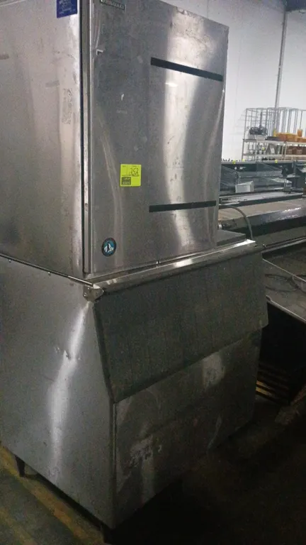 45"x32"x85" HOSHIZAKI Self contained ice makeer m/n KM-901MR s/n F05272G 120v refrigerant 404A