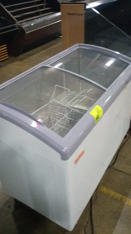 48"x24"x 35" Galaxy Freezer showcase portable (self contained) 115v