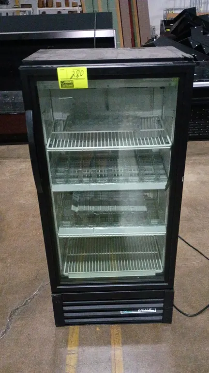 25"x20"x54" TRUE manufacturing beverage cooler m/n GDM-10SSL-HC-TSL01 115V (SELF CONTAINED)