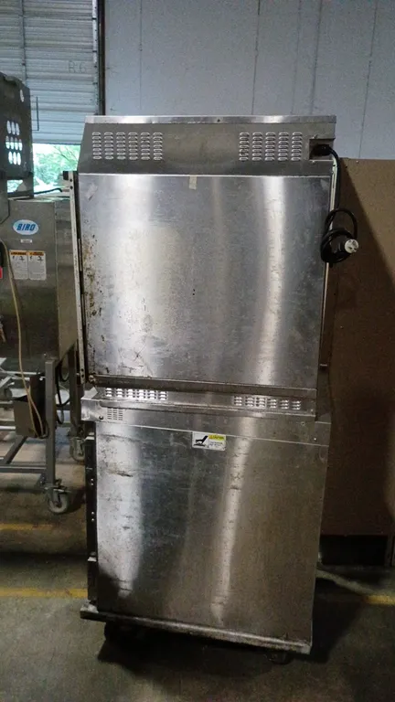 23"x28"x32" The BROSTER COMAPNY Perfect hold warming cabinet and 23"x28"x36" Cres Cor Proofer cabinet