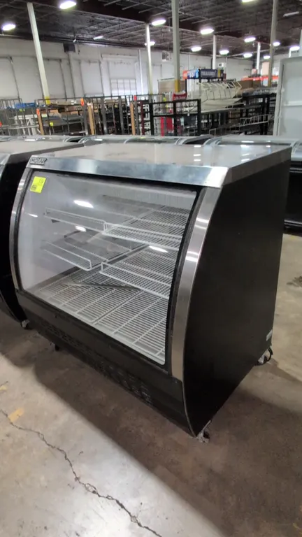 47" Motak MDC47X, Portable self contained deli case with curved glass display, 110V