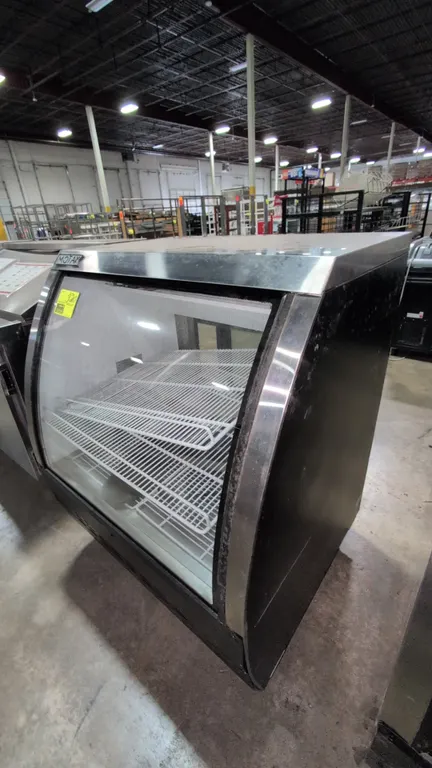 36" Motak MDC36X (SN: 7302 3160 2101 0402), Portable self contained deli case with curved glass display, 110V