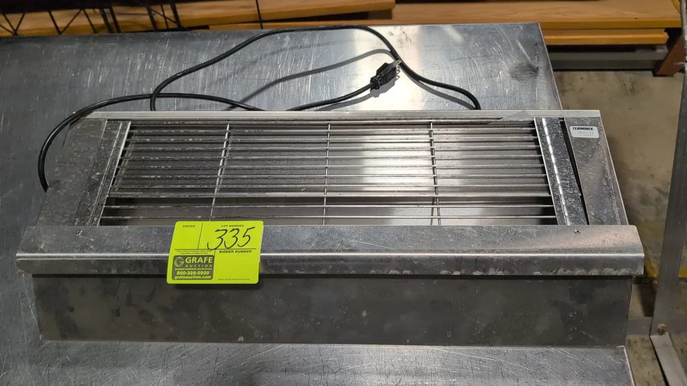 28" Sylvania 225GT, Bug light, 120V