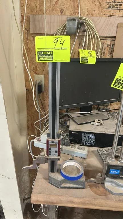 Kanon EHK 3000 single-beam electronic digital height gauge. Features digital LCD display, fine adjustment, scriber attachment, and heavy cast base. Ta