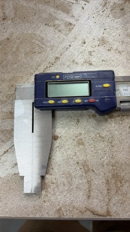 Fowler electronic digital caliper. Features LCD digital readout with inch/metric conversion, zero-set, ABS, and hold functions. 0-500 mm / 0-20" measu
