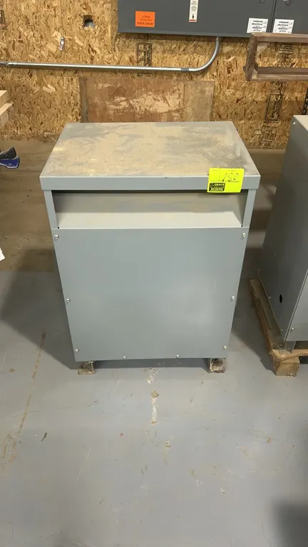 Federal Pacific T43T75 75 kVA dry-type transformer. Features a Type 2 ventilated metal enclosure and aluminum conductors. Electrical: 480V primary, 24
