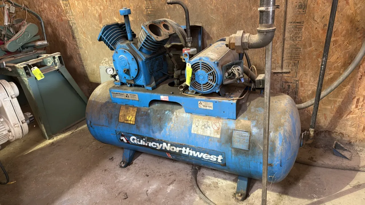 Quincy Northwest QNW-QT-15-120H reciprocating air compressor. S/N: 6505772. Features a horizontal air receiver tank and electric motor. Note: Compress