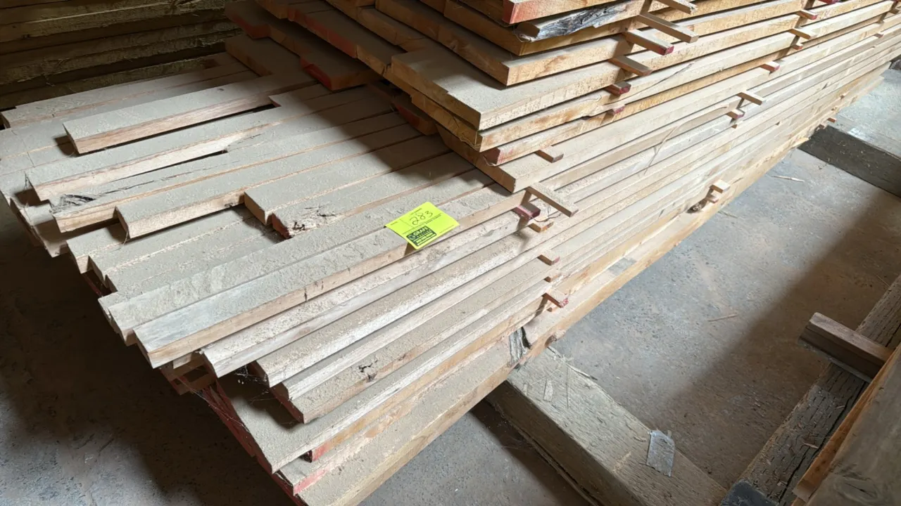 Skid of assorted wood boards. Features 1.25" thickness. Approx. 10' x 3' x 1'4"H.