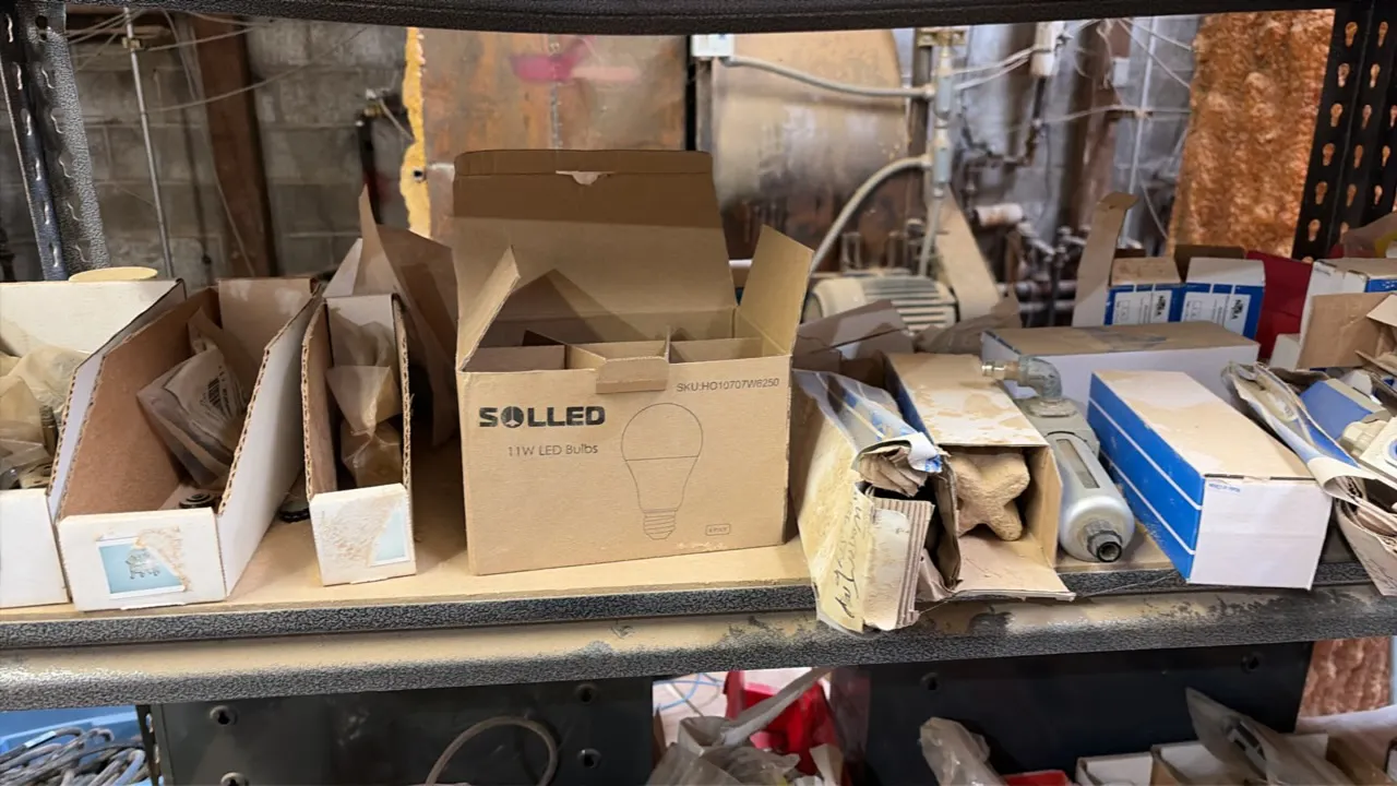 Assorted pneumatic parts, fittings, and accessories. Includes brass quick-disconnect fittings, air line tubing, pneumatic valves, regulators, lubricat
