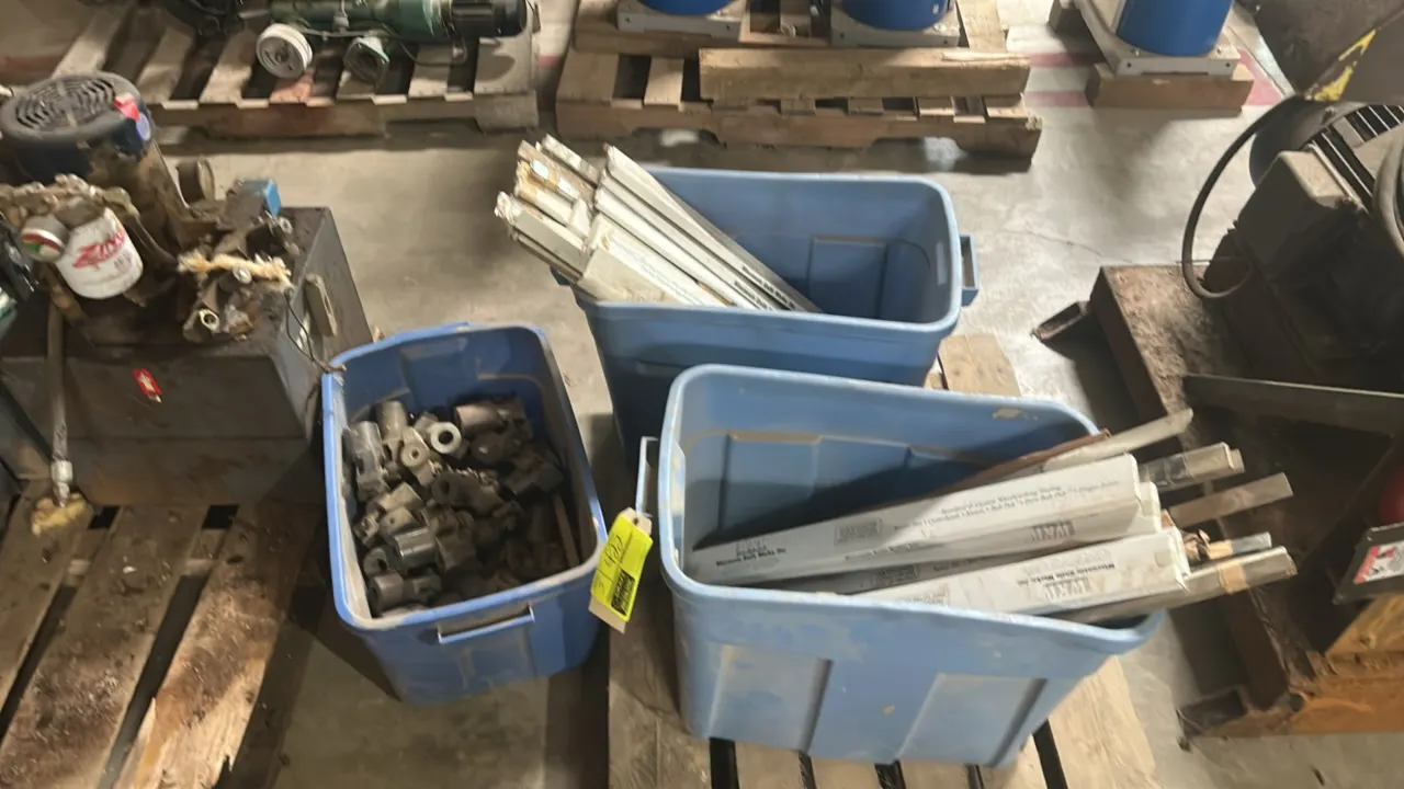 Wisconsin Knife Works industrial woodworking knives and cutterhead components. Includes planer/moulder knives in sleeves/packaging and an assortment o