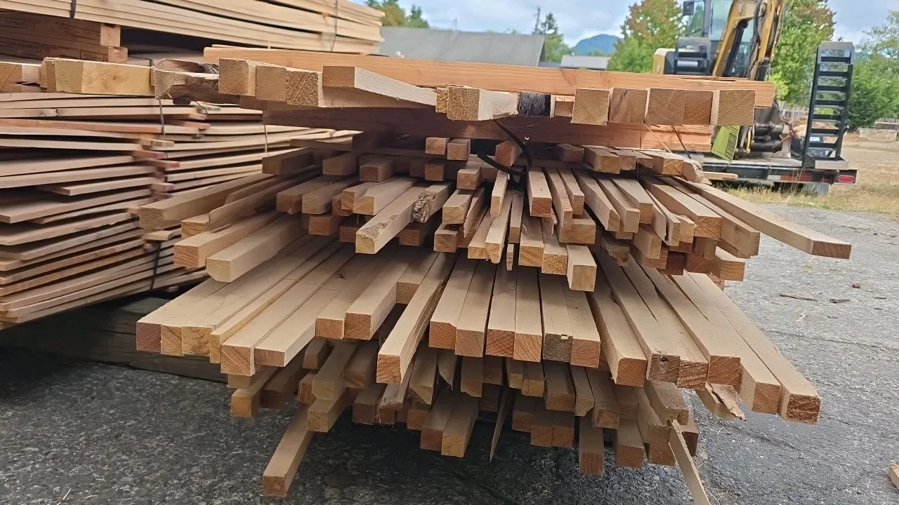 Bundle of alder hardwood lumber. Features banded bundle with mixed sizes. Dimensions: Approximately 8' to 10'L with 1/2", 1", and 1-1/2" thicknesses.