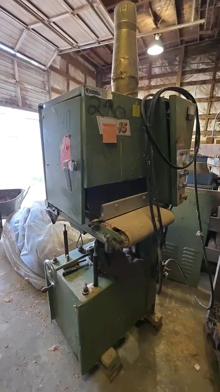 Sheng Shing SDM-15 industrial wide-belt sander. Features conveyor feed belt, manual table elevation handwheel, top dust collection port, and push-butt