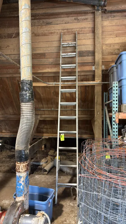 Aluminum extension ladder. 2-section design with round rungs. 20'L.