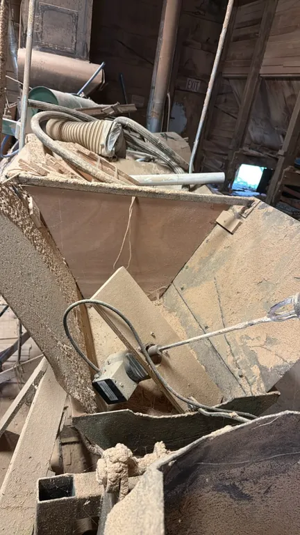 Webster FSL vibrating conveyor. Features steel trough construction and electric drive motor. 20'L. S/N: 822-3004-1. Mounted on steel support frame. Co