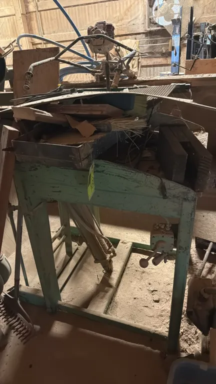 30" metal barrel lift table. Features hydraulic lift cylinder, dual lever control valve, contoured barrel cradle, and steel frame construction. Conten