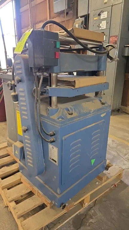 2013 Oliver M-4420.201 16" planer. Features integrated dust collection port, top return roller, and manual handwheel table elevation control. S/N: 124