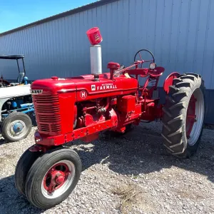 International H Narrow Front Tractor