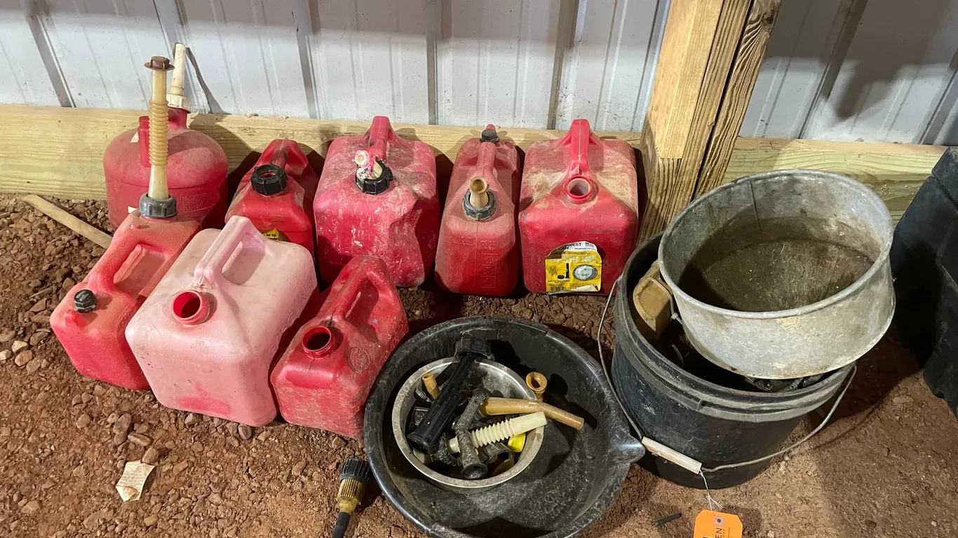 (8) Fuel Cans, Nozzles, and Oil Cans