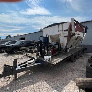 Seed Tender on Tri Axle Trailer (No Title)
