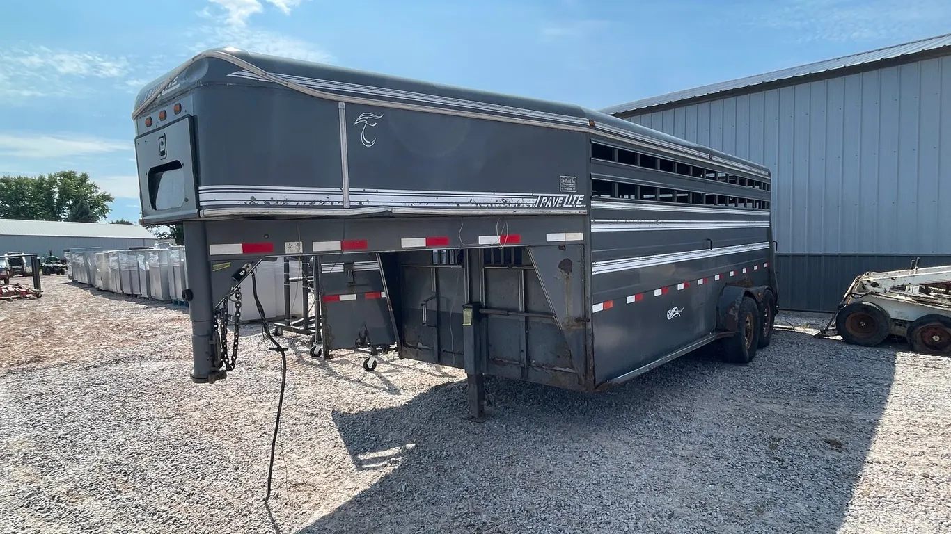 Travelite 18' Gooseneck Cattle Trailer (No Title)