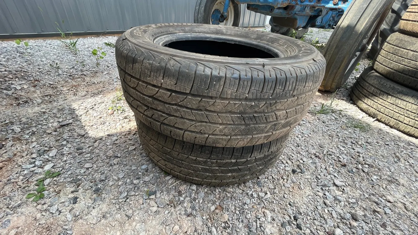(2) Kelly Car Tires