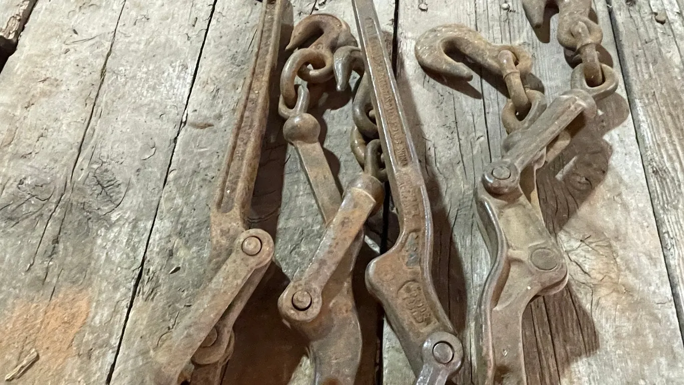 (4) Large Chain Binders