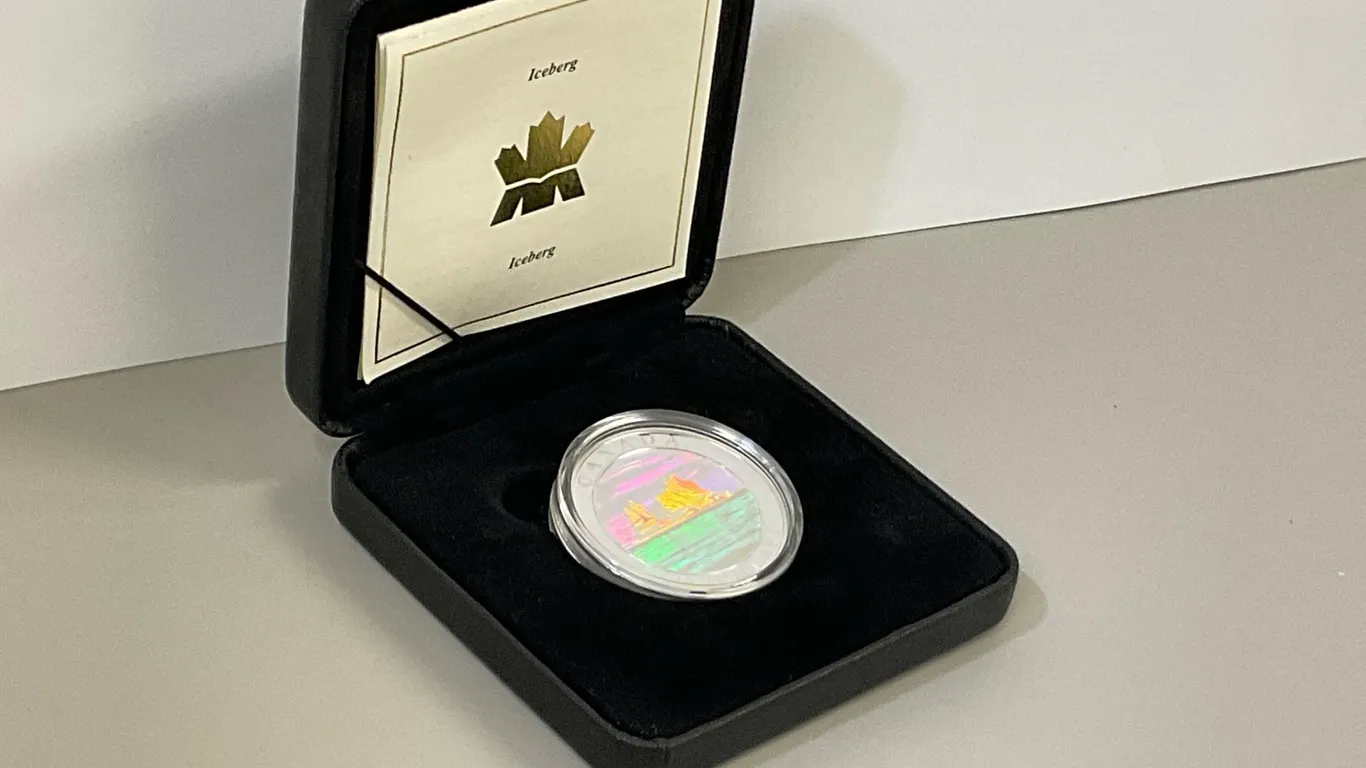 2004 Fine Silver Hologram ‘Iceberg’ Coin