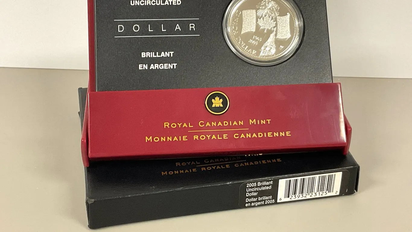2005 Brilliant Fine Silver UNC Dollar Coin