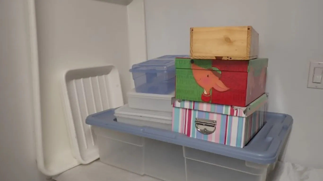 Plastic Storage Containers, Decorative Boxes & Plastic Trays