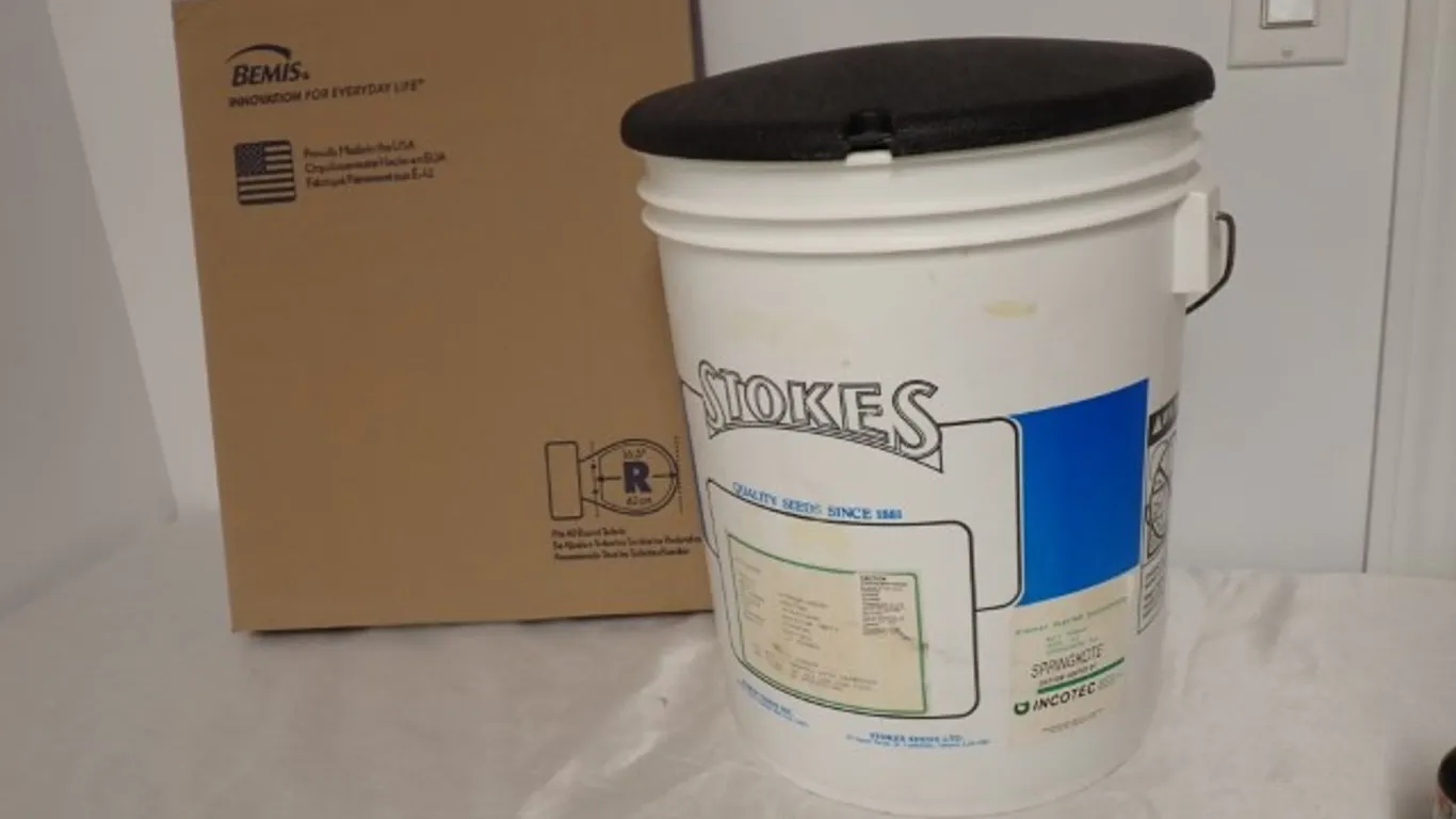 Bemis Toilet Seat & Bucket Seat Pail