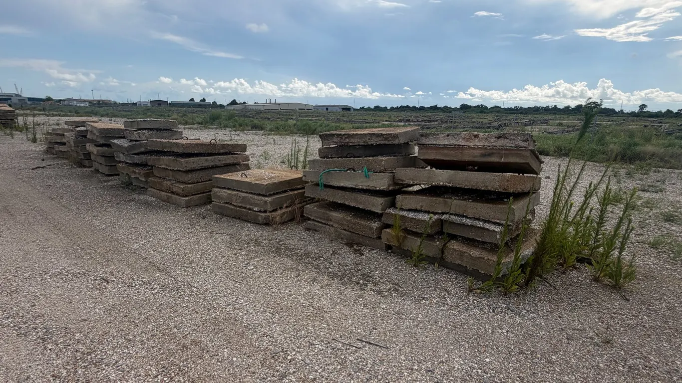 LARGE PILE OF CONCRETE PAVERS