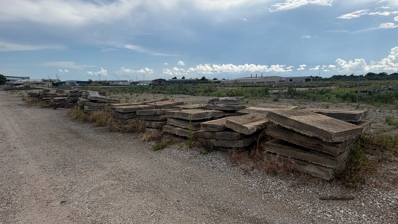 LARGE PILE OF CONCRETE PAVERS