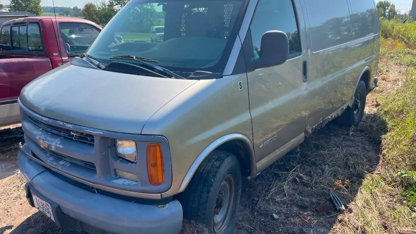 2001 Chevrolet Express Van, VIN # 1gchg35r411166024