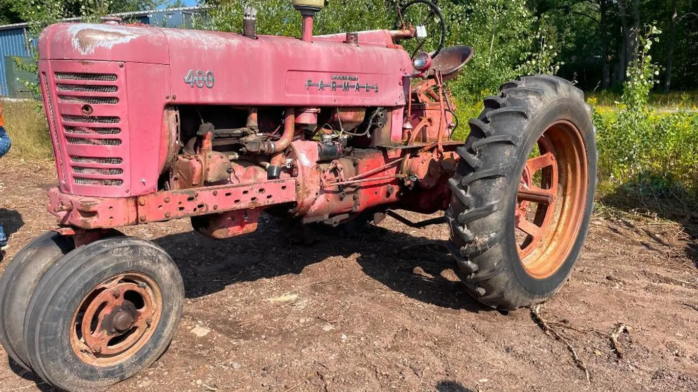 Farmall 400 Tractor