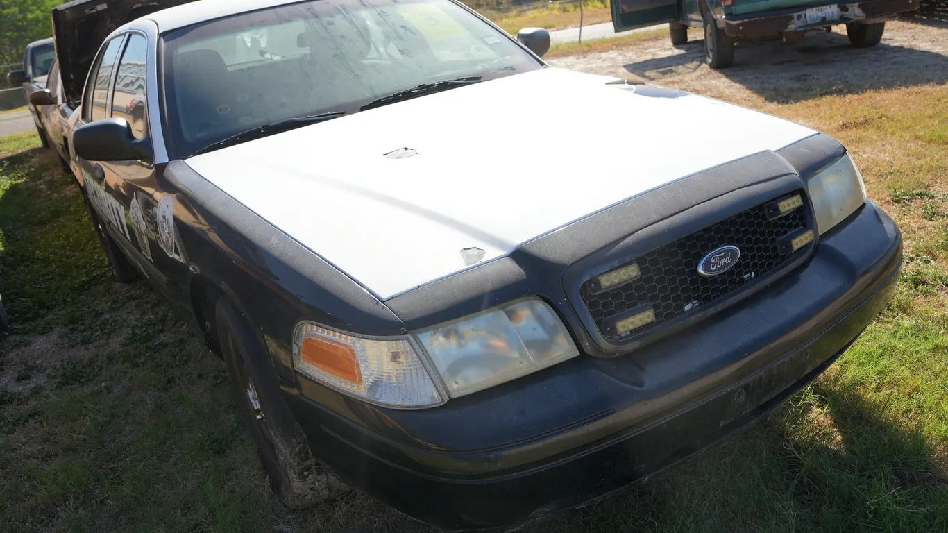 2011 Ford Crown Victoria - Will Need to be Towed