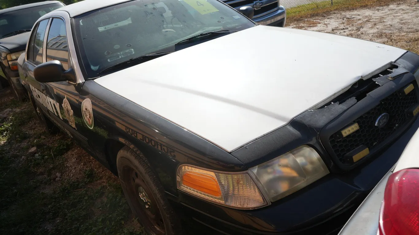 2011 Ford Crown Victoria - Will Need to be Towed