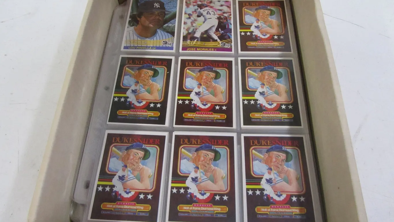 Lot Of Assorted Baseball Cards