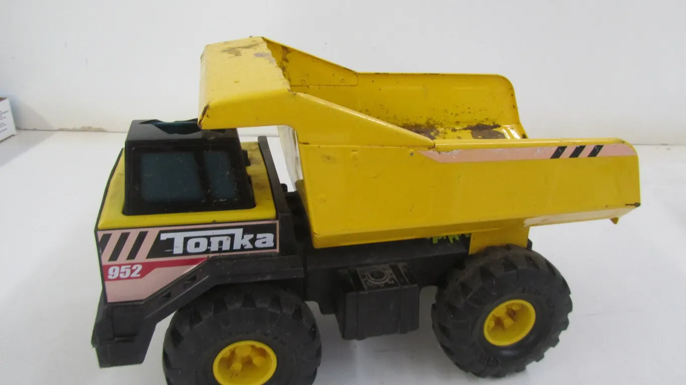 Tonka #952 Dump Truck
