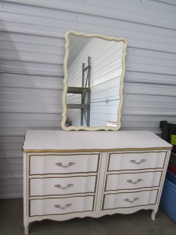 Nice 6-Drawer Painted Vanity Dresser