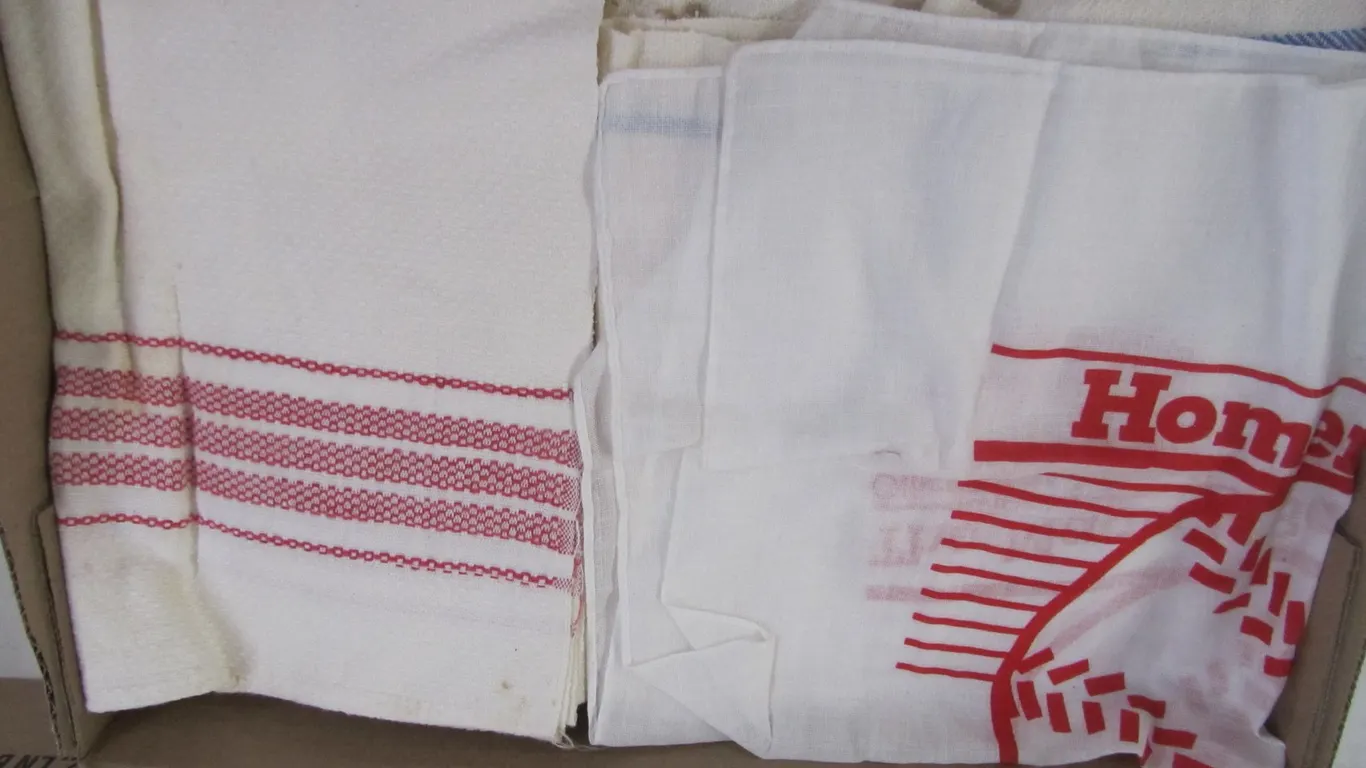 MN Twins Homer Hanky And Assorted Kitchen Towels