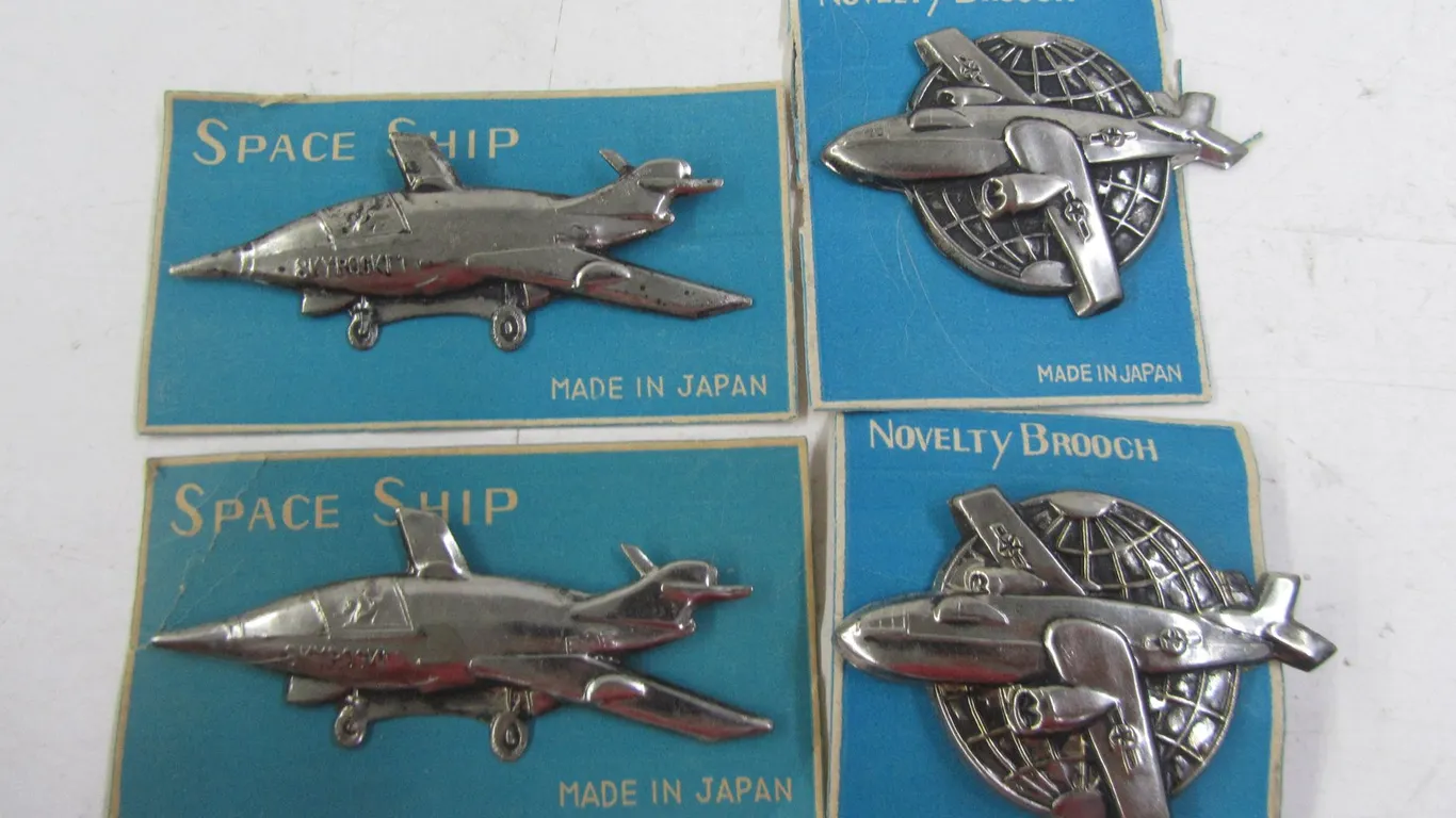 (4) Vintage Brooches