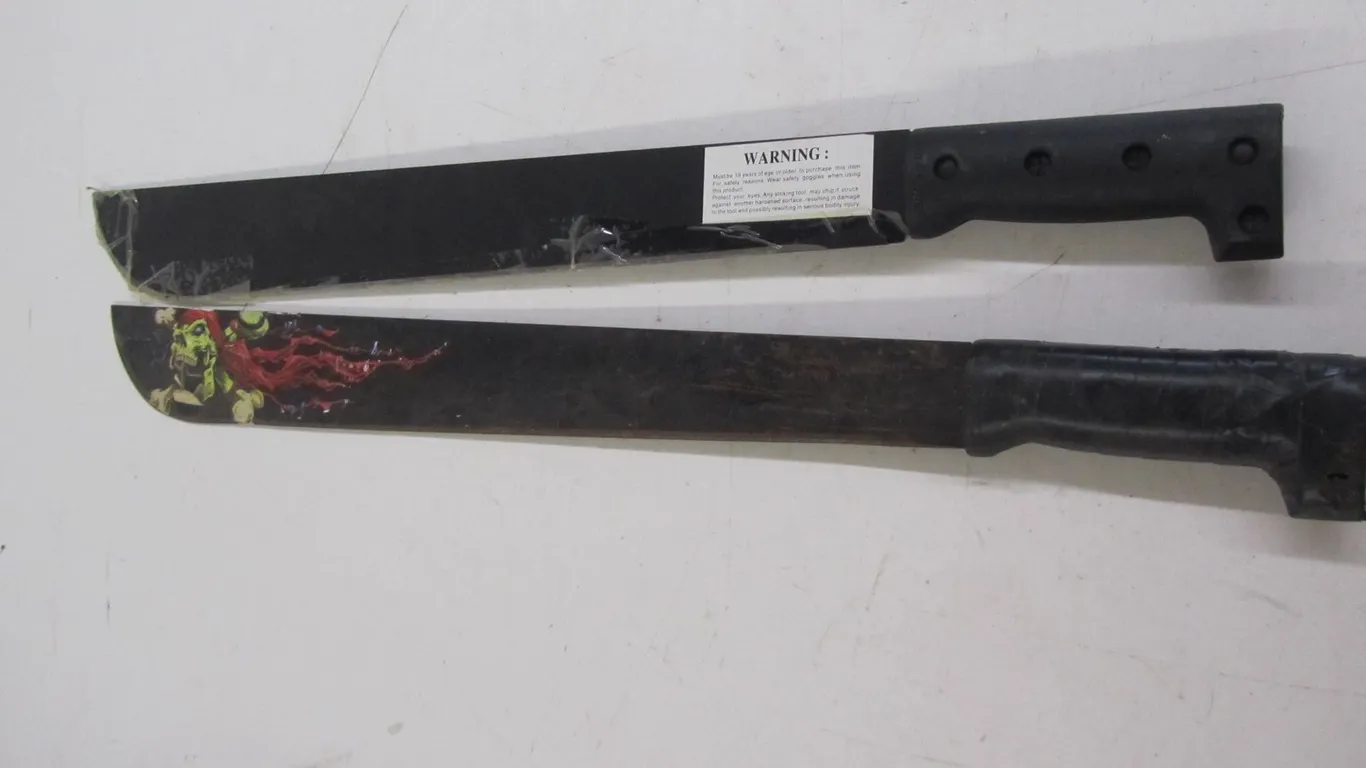 (2) Machetes