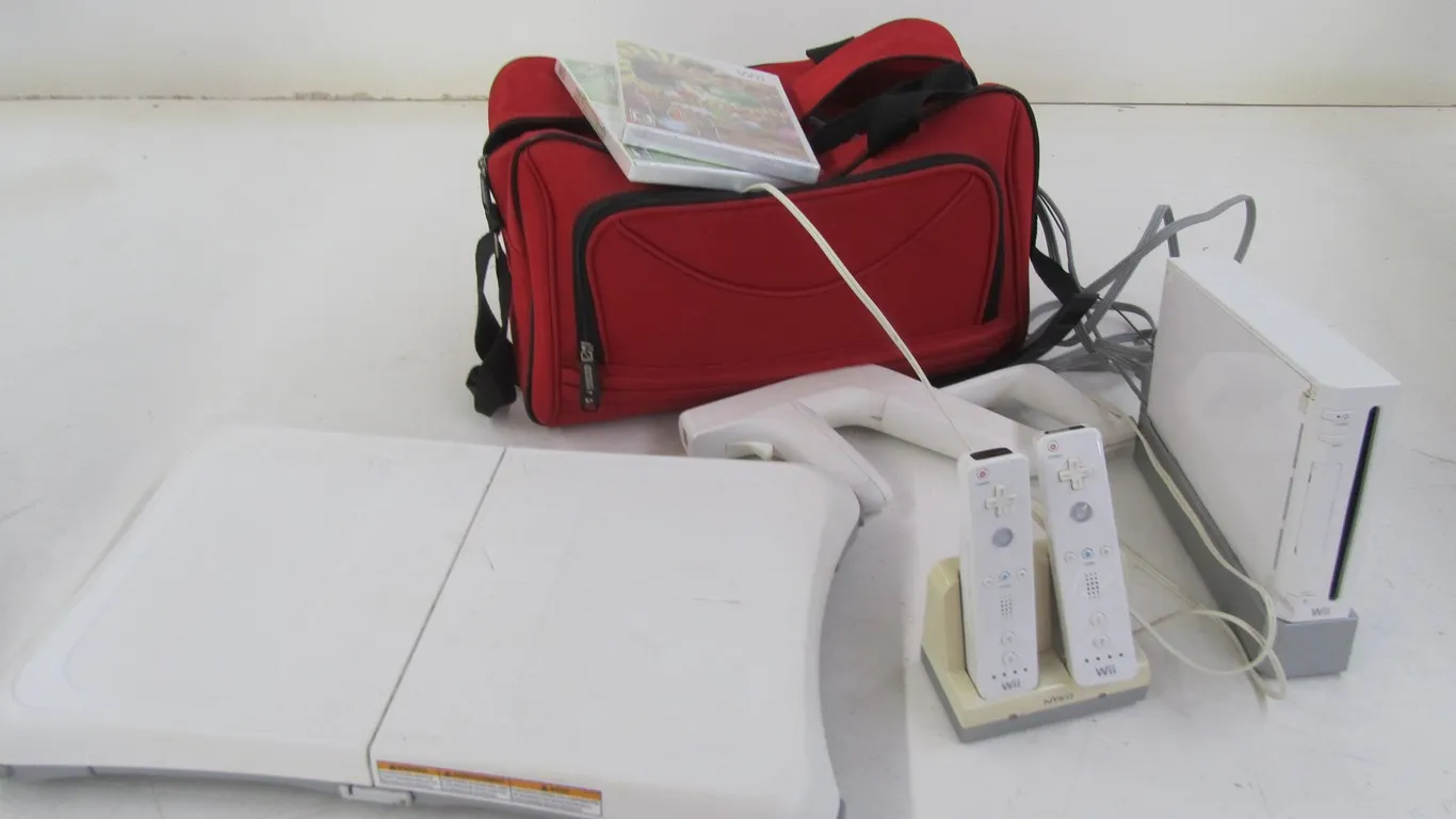 Nintendo Wii Console w/Games And Accessories