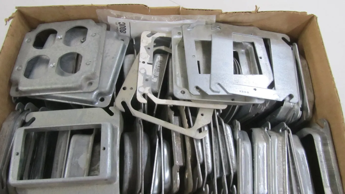 Lot Of Assorted Outlet/Switch Plates