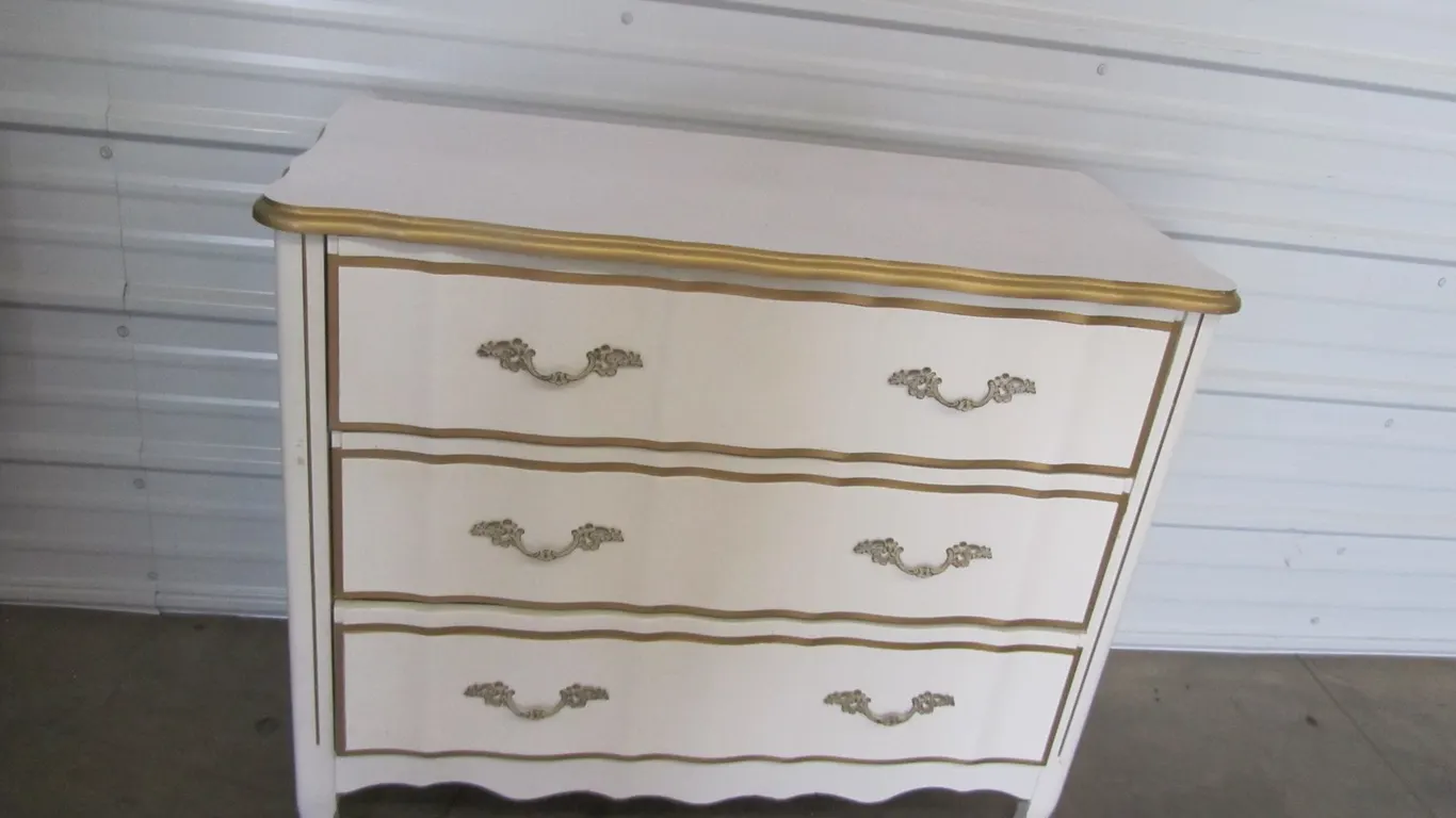 Nice 3-Drawer Painted Dresser