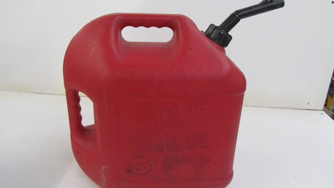 Blitz 5 Gallon Gas Can w/Spout